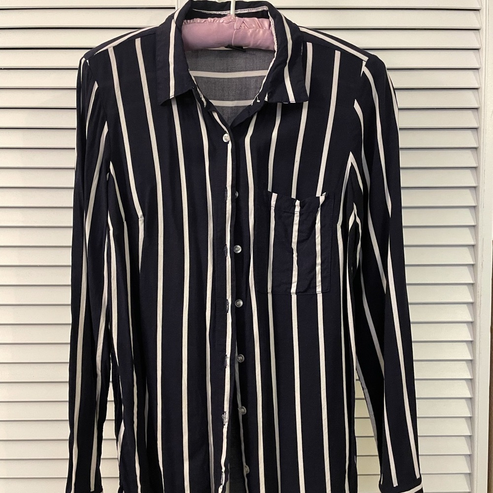 GUC Women’s Cotton Express Brand long sleeve buttoned top, Size Medium